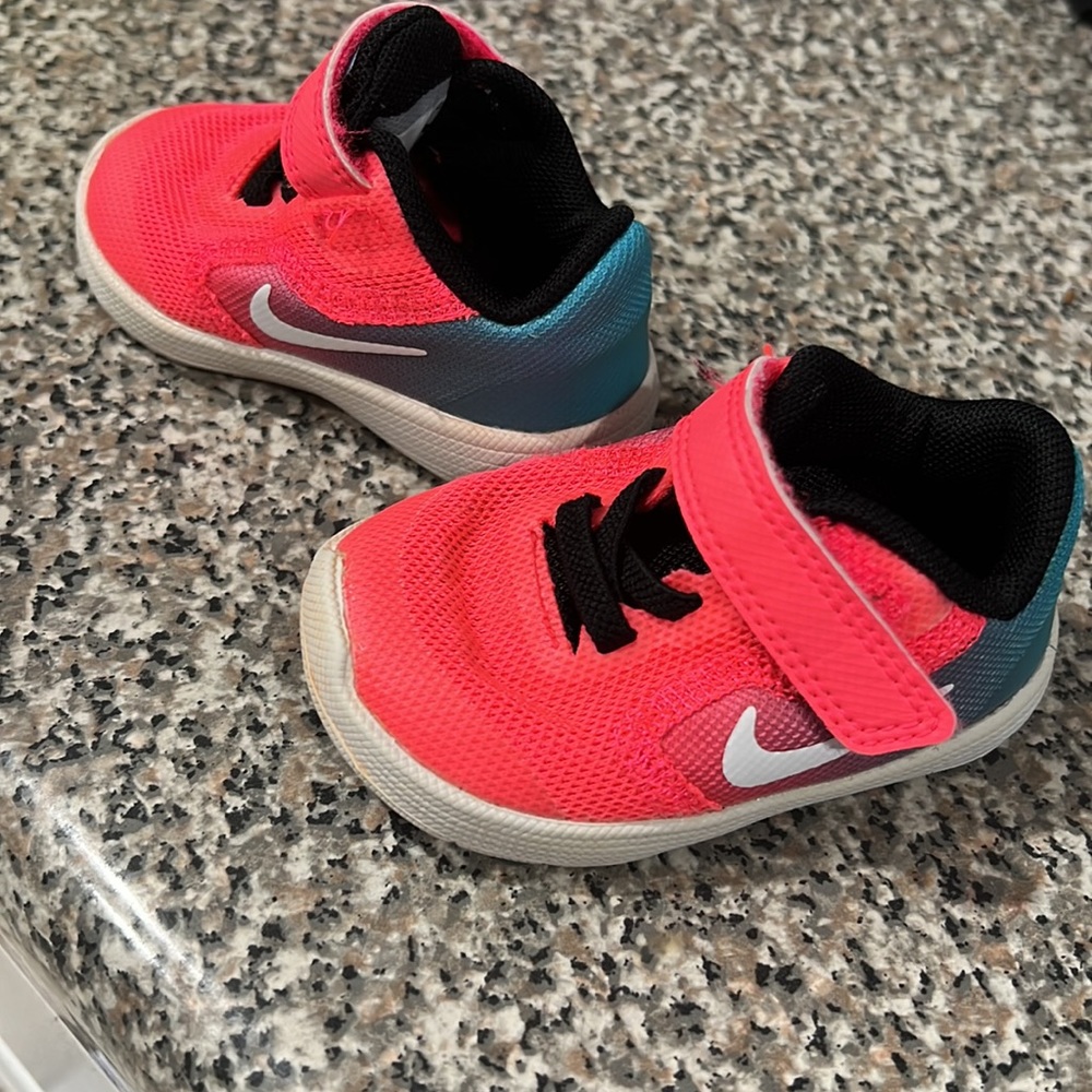 Nike revolution 3 size 3c